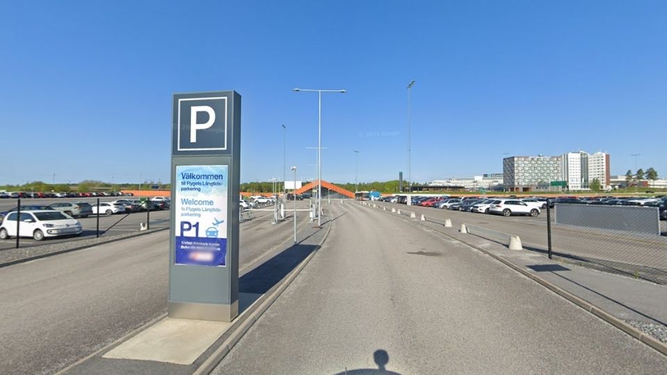 Flygets Långtidsparkering Arlanda med QR-kod-grind